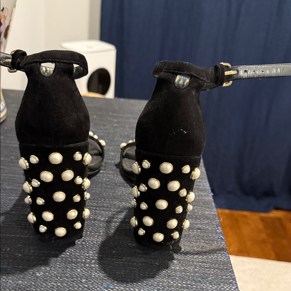 Stuart Weitzman Elegant Black Pearl-Embellished Heels - Picture 6 of 10